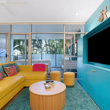 The Fishbowl - 1bed-1bath-1car-pool Apartment *