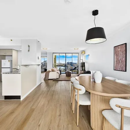 Apartment Wake To The River 3 Bedroom Riverside With Pool Gym And Parking *