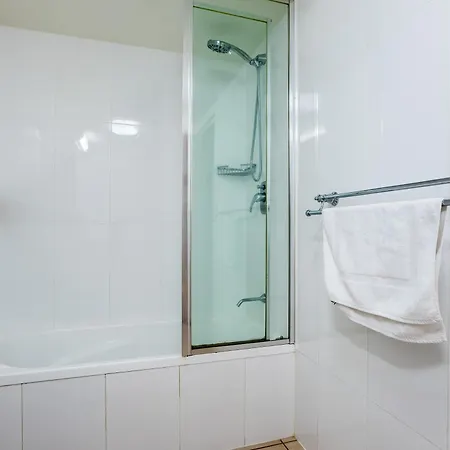 Apartment Prime Location River Glimpse 2br Walk To Cbd With Parking