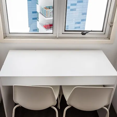 Prime Location River Glimpse 2br Walk To Cbd With Parking *