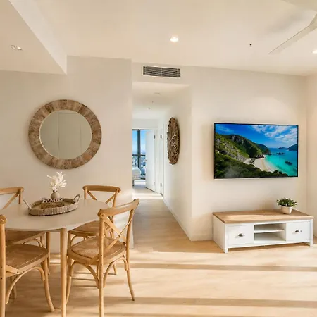 Golden Hour Haven River Views & Car Park Apartment Brisbane