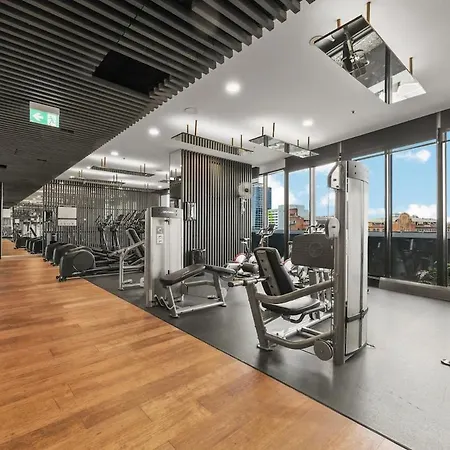 Lvl 22 - Sleep 8 - Pool Cinema & Parking Apartment