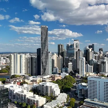 Lvl 22 - Sleep 8 - Pool Cinema & Parking Apartment Brisbane