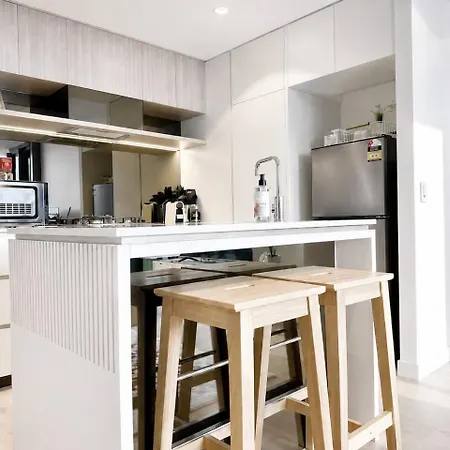 Skyline Poetry - 1br Premium In Qwr * Brisbane