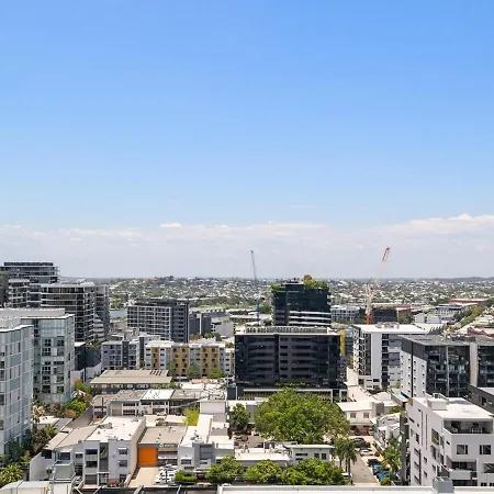 Urban Oasis Premier Lifestyle Escape Free Parking Apartment Brisbane