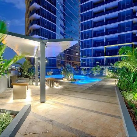 Stunning River & Mountain View W Pool & Gym Apartment *