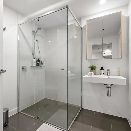 Apartment Perfect Penthouse! Views, Location, & Comfort! *