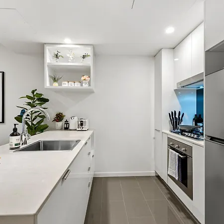 Perfect Penthouse! Views, Location, & Comfort! Brisbane