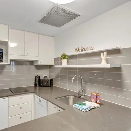 Apartment Bright Modern Cbd Parking Pool & Gym