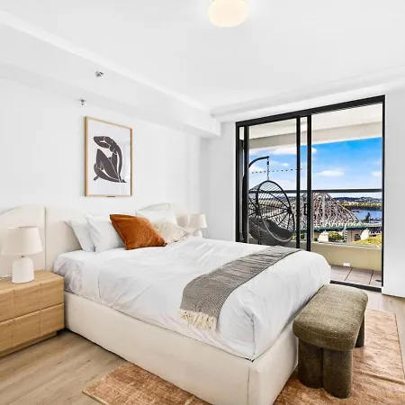 Wake To The River 3 Bedroom Riverside With Pool Gym And Parking Apartment Brisbane