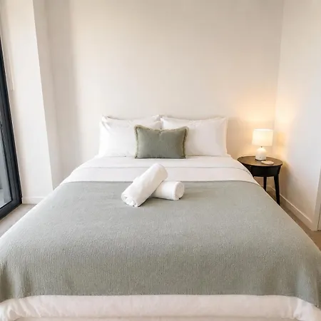 The Riverglass Retreat Skyline Escape Apartment *