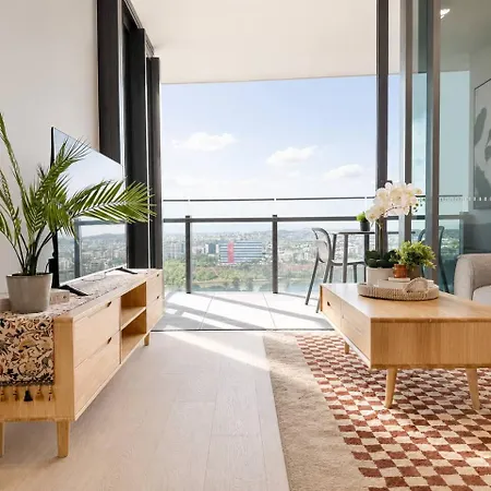 Apartment Skyline Poetry - 1br Premium In Qwr