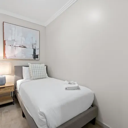 Stylish Cbd With Pool, Sauna, Gym & Bathtub *