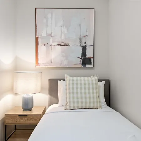 Stylish Cbd With Pool, Sauna, Gym & Bathtub Brisbane
