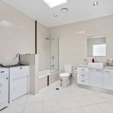 Apartment Two-level 3br With Rooftop Balcony & 2 Car Parks Brisbane