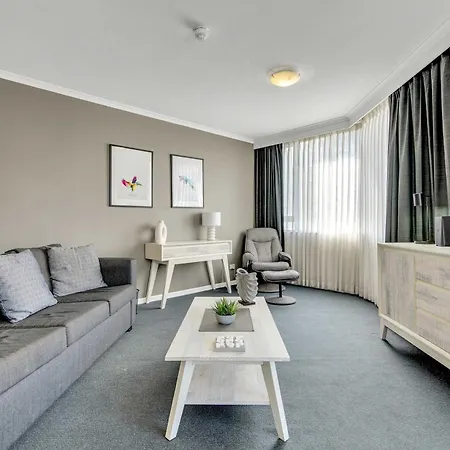 Bright Modern Cbd Parking Pool & Gym Apartment Brisbane