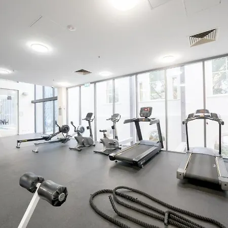 Cbd Resort-style Pool, Gym, Parking Walk To Waterfront Apartment