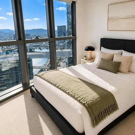 Golden Hour Haven River Views & Car Park Apartment Brisbane