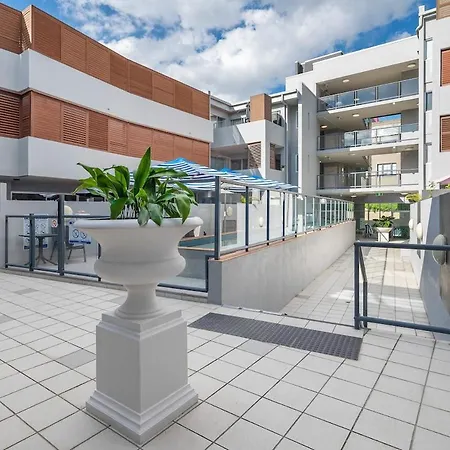 Oversized 2 Bed With Terrace And Free Parking - Stroll To Hsw Apartment *