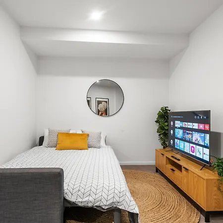Apartment Perfect Penthouse! Views, Location, & Comfort! *