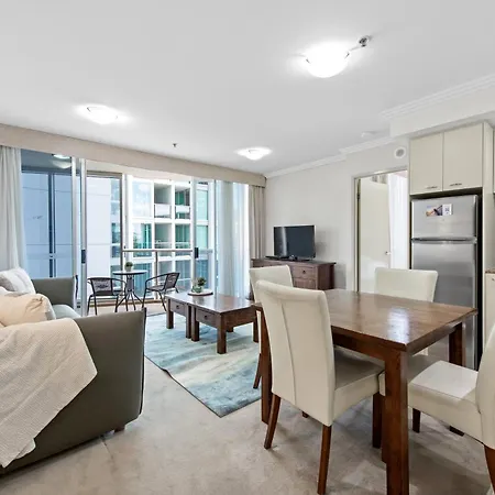Stylish Cbd With Pool, Sauna, Gym & Bathtub Apartment