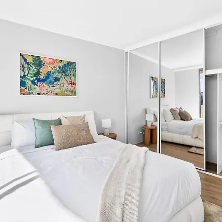 Wake To The River 3 Bedroom Riverside With Pool Gym And Parking Apartment