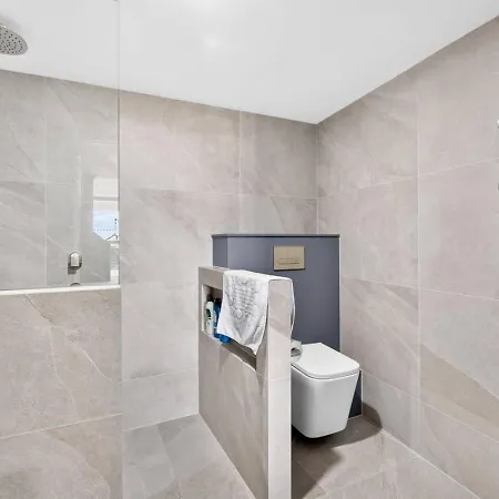 Wake To The River 3 Bedroom Riverside With Pool Gym And Parking Brisbane