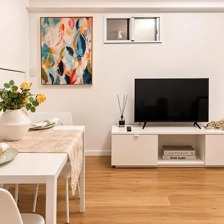 Modern Holland Park Unit With Easy Access Brisbane