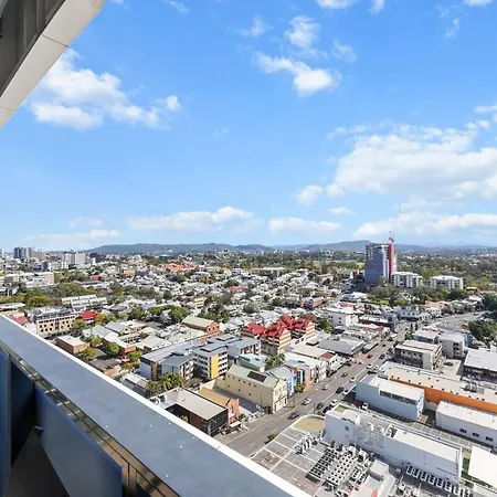 2br Sky - Pool - Gym - Sleeps 6 - Baby *