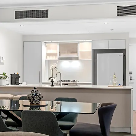 Skyline Apartment *