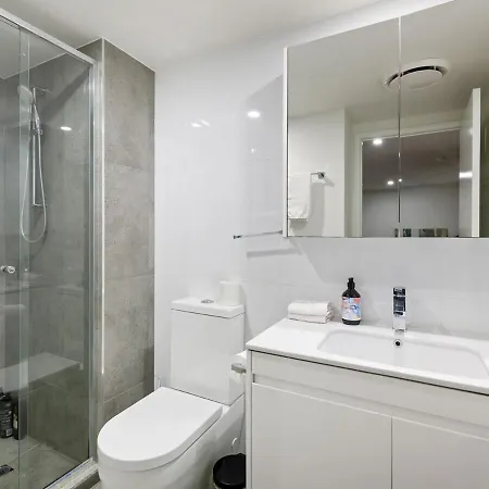 Spacious Nest Convenient Everywhere Free Parking Apartment Brisbane
