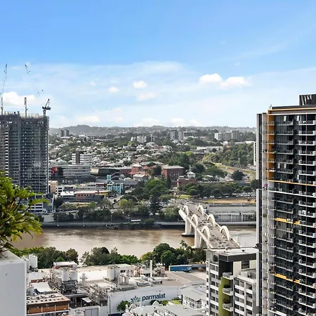 Perfect Penthouse! Views, Location, & Comfort! Apartment *