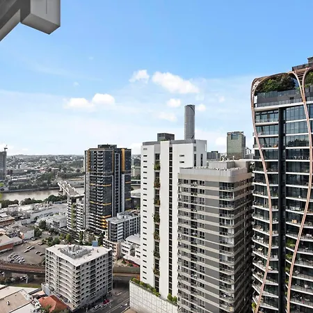 Apartment Perfect Penthouse! Views, Location, & Comfort! *