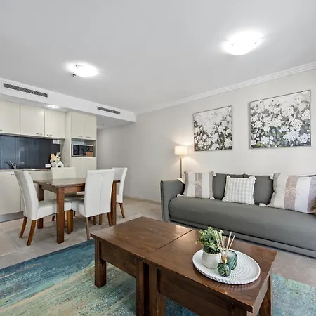 Apartment Stylish Cbd With Pool, Sauna, Gym & Bathtub *