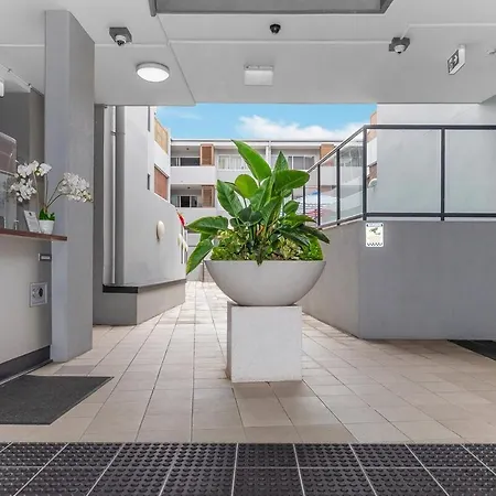 Oversized 2 Bed With Terrace And Free Parking - Stroll To Hsw Apartment *