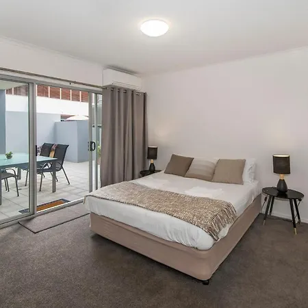 Oversized 2 Bed With Terrace And Free Parking - Stroll To Hsw *