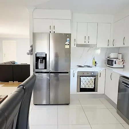 Sunny 3br Family House With Pool Sunnybank Brisbane