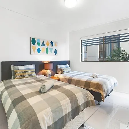 Spacious And Stylish 3br In West End Apartment Brisbane