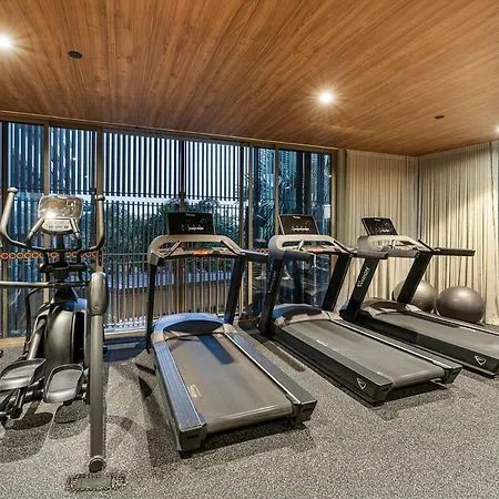 Apartment Spacious And Stylish 3br In West End
