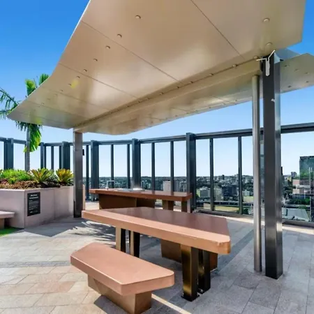 Stunning River & Mountain View W Pool & Gym Apartment *