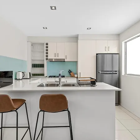 Apartment Two-level 3br With Rooftop Balcony & 2 Car Parks Brisbane