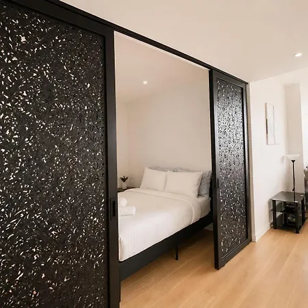 Queens Wharf Floor, 2 Bedrooms, 1 Parking * Brisbane