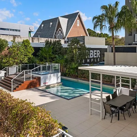 Apartment Two-level 3br With Rooftop Balcony & 2 Car Parks Brisbane