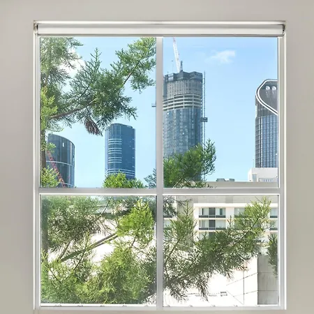 Two-level 3br With Rooftop Balcony & 2 Car Parks Brisbane