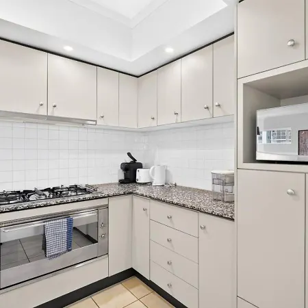 Apartment Wake To The River 3 Bedroom Riverside With Pool Gym And Parking *