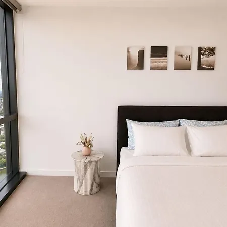 Queens Wharf Floor, 2 Bedrooms, 1 Parking *