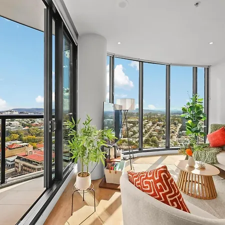 Apartment Lvl 22 - Sleep 8 - Pool Cinema & Parking Brisbane