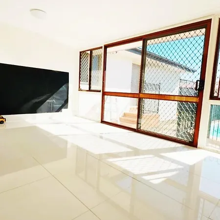 Apartment Sunny 3br Family House With Pool Sunnybank