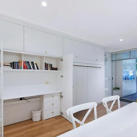 The Fishbowl - 1bed-1bath-1car-pool Brisbane