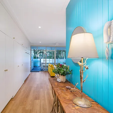 The Fishbowl - 1bed-1bath-1car-pool Apartment